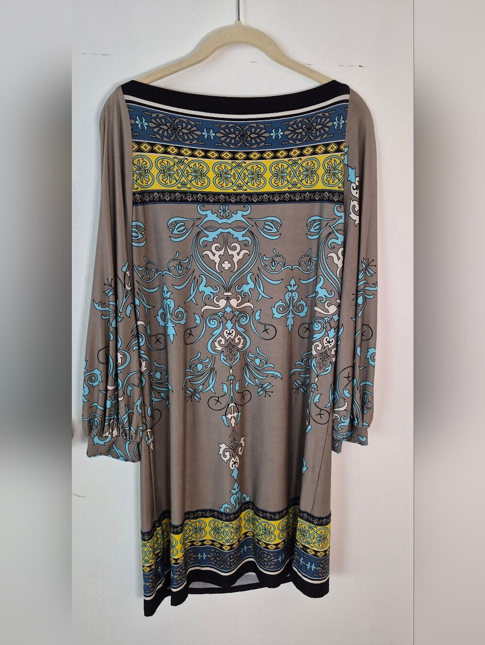 Analili Gray Sheath Mini Dress with Blue and Yellow Baroque Motif